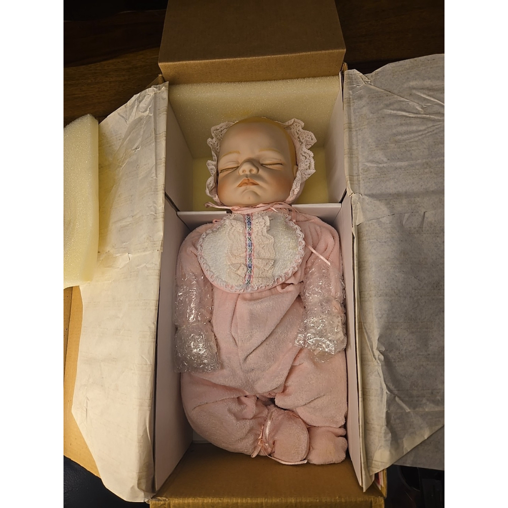 NIB The Ashton Drake Galleries‎ "It's A Girl" Nursery Newborn Series Joyce Wolf